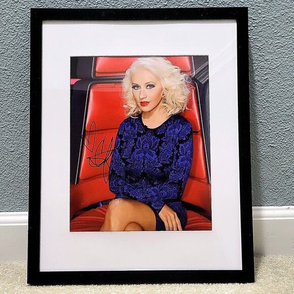 Christina Aguilera Authentic Signed Autographed 11X14 Framed & Matted COA Voice - Picture 1 of 5